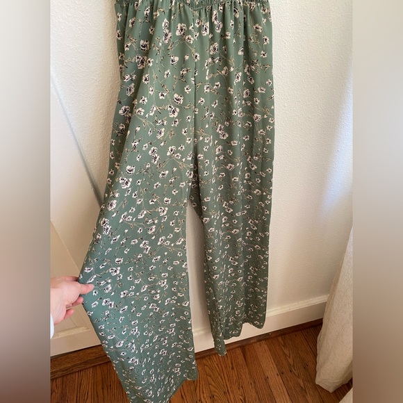 Women’s Sea foam green jumper, white floral print, thin straps that tie at top - Picture 3 of 5